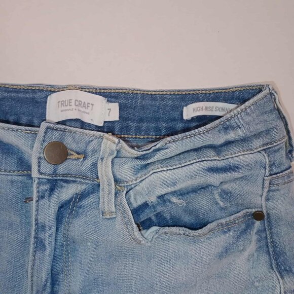 True Craft Jeans Womens Junior Sz 7 Light Blue Skinny Ripped Knee Stone Wash - Picture 5 of 7